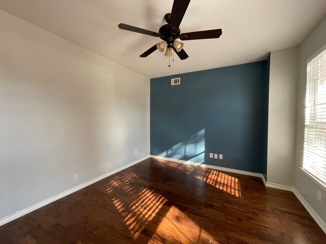 Photo - 2718 Bordeaux Dr