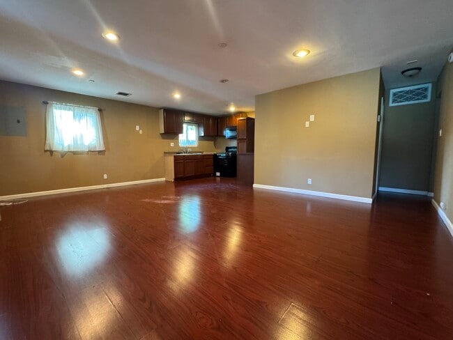 Photo - 18401 Arminta St