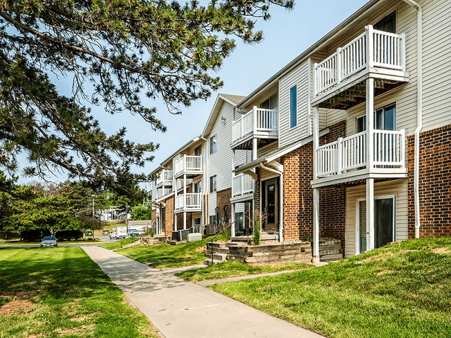 Apartments in Omaha - Pacific Winds Apartments