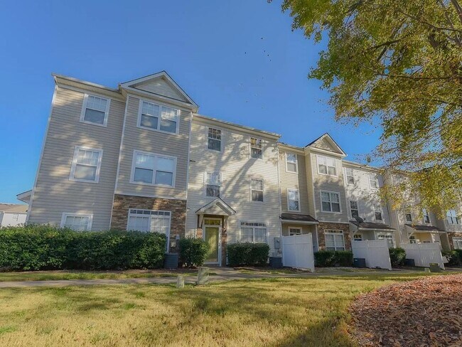 Charming 3BR Townhome in Raleigh - Charming 3BR Townhome in Raleigh