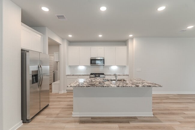 Photo - 33 Courageous Side Way