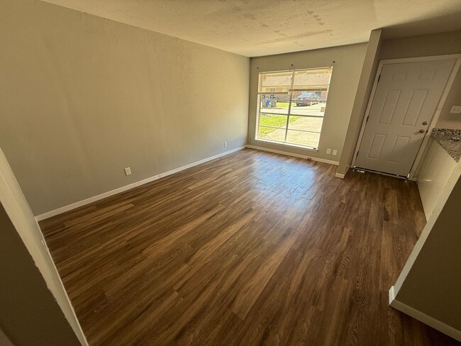 Photo - 2916 Bernice Dr