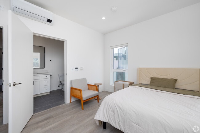 Photo - 1128 W 37th Dr