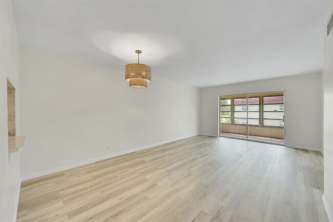 Photo - 23 Abbey Ln Unidad 202