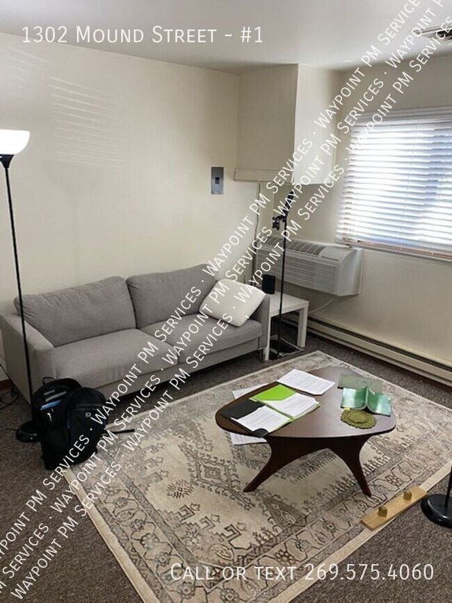 Building Photo - 1302 Mound St Unit #1