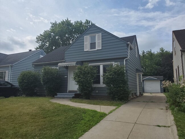 Building Photo - Charming 2-Bedroom Single Family Property in Prime Location