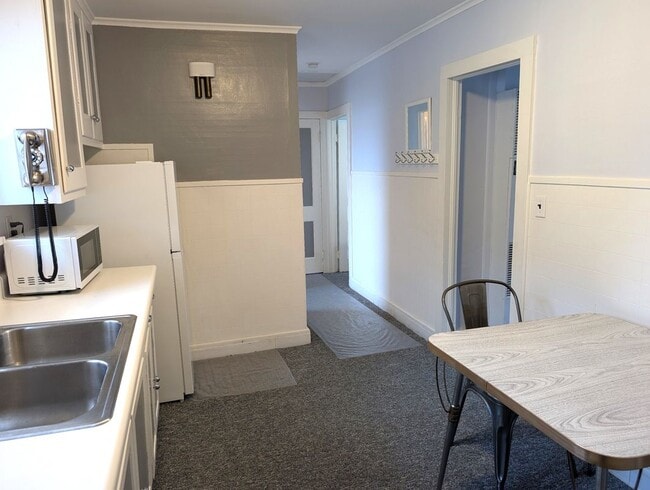 Photo - 5486 Broadway