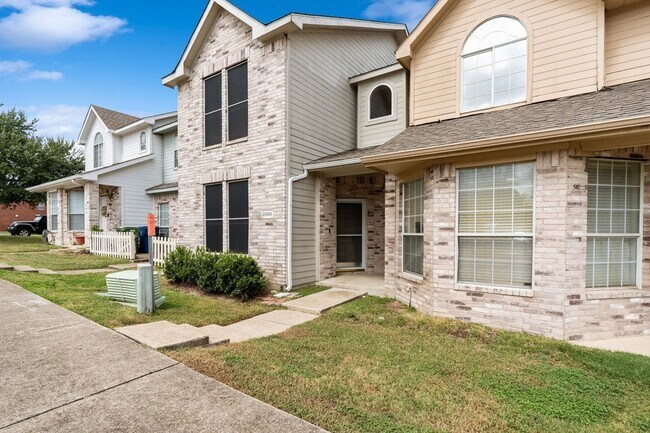 Photo - 3906 Pickett Pl Dr