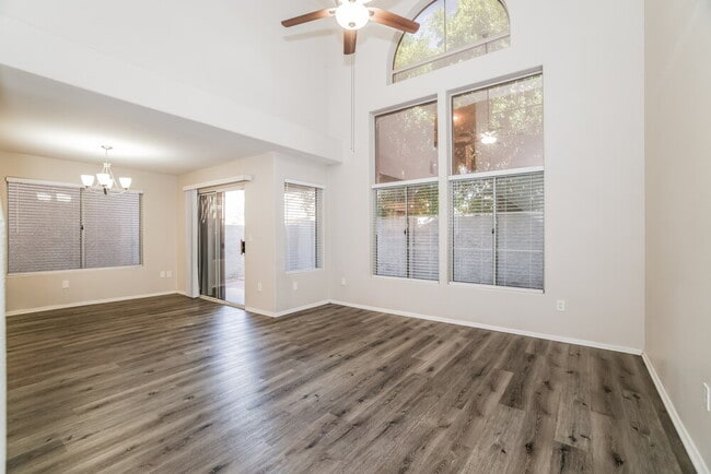 Photo - 425 S Sunrise Dr