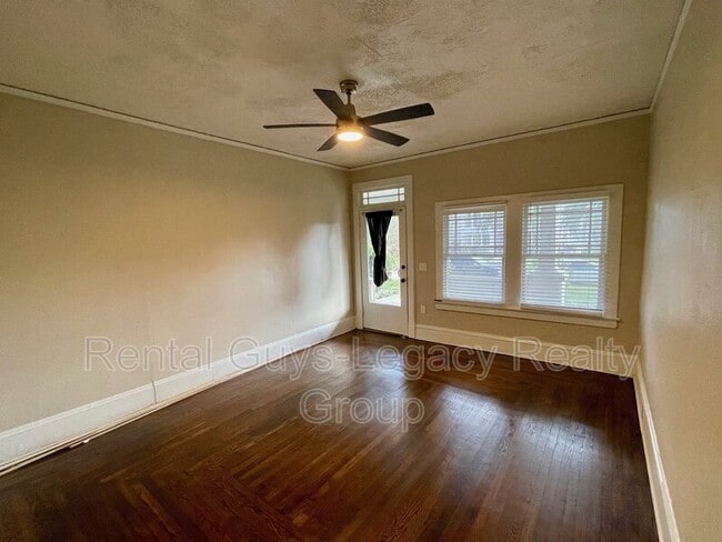 Photo - 2329 College St