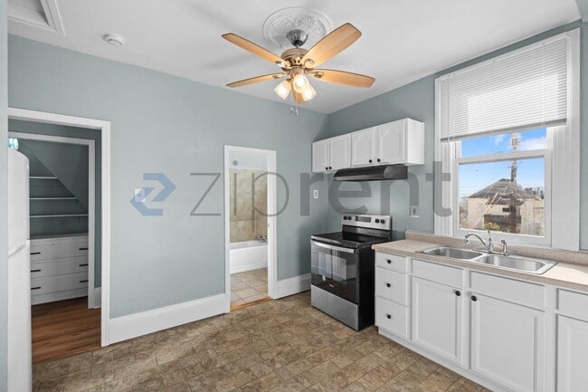 Photo - 827 Georgia St