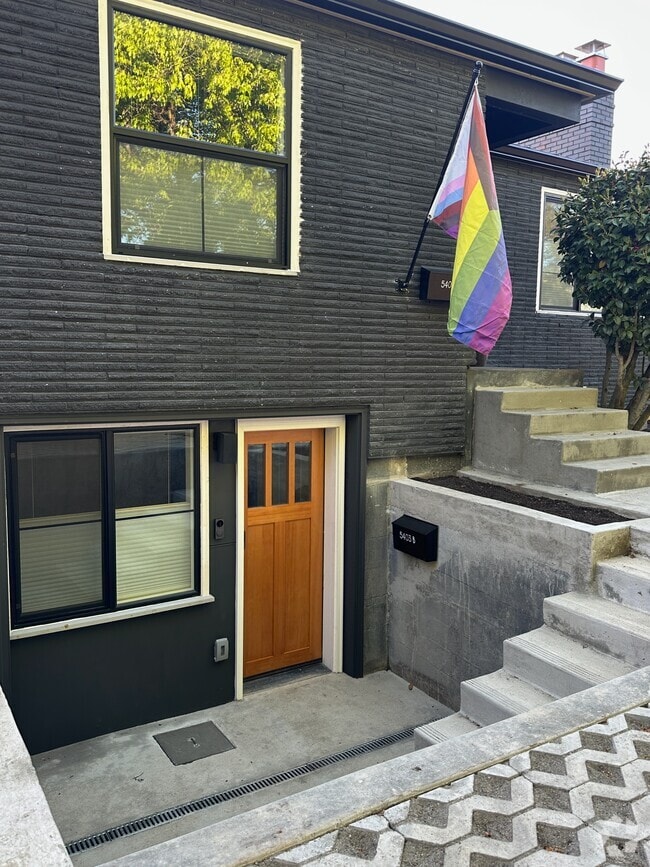 Building Photo - 5403 Beacon Ave S Unit 5403B Beacon Ave S. Rental