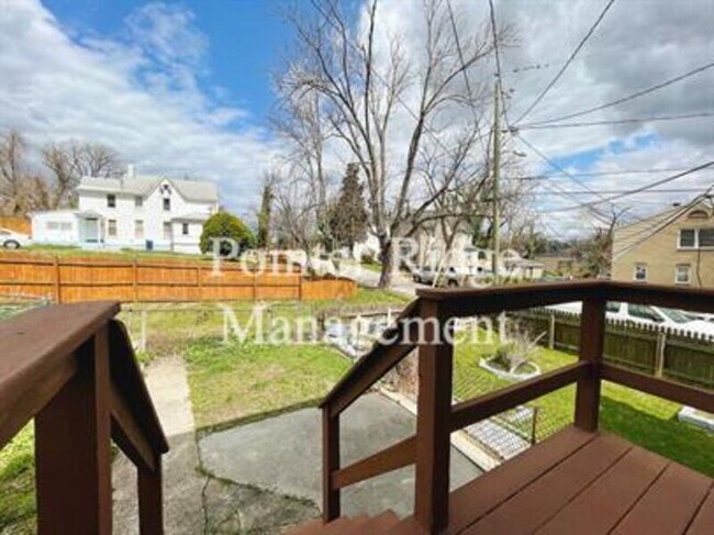 Photo - 728 E 43rd St