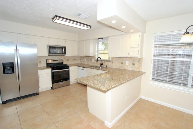 Photo - 2731 Colony Dr