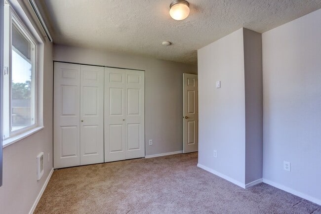 Photo - 2 Bedroom Home with Washer and Dryer INSID...