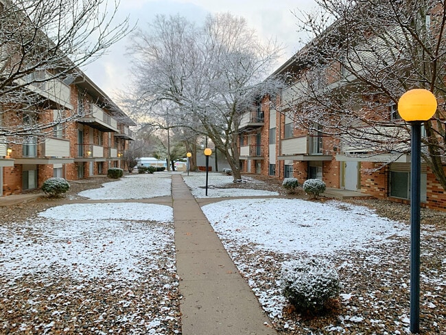 Colonial Court