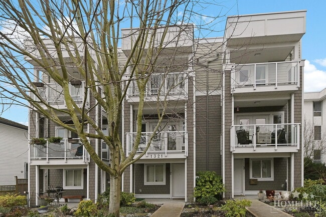 Building Photo - Coastal 3 Bed 3 Bath Townhouse with Private Rooftop Ocean View Terrace in White Rock Unit 2