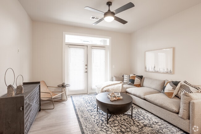 1BR, 1BA - 728SF