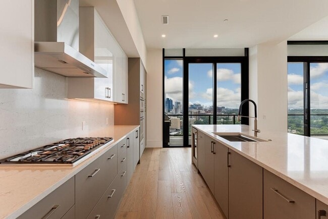 Photo - 2425 Peachtree Rd Unidad 1806