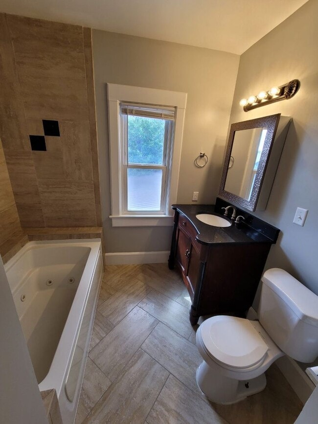 Photo - Beautiful 4 bedroom 1.5 house