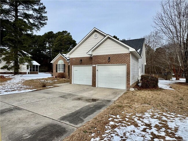 Photo - 271 Stone Cross Dr