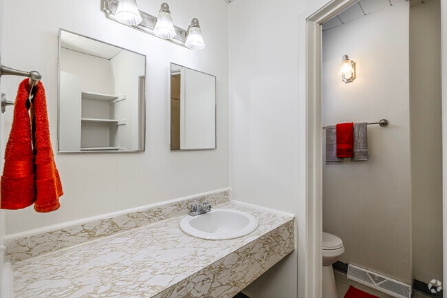 2BD, 1.5BA - 1000SF