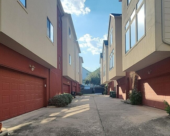 Photo - 404 Parker St