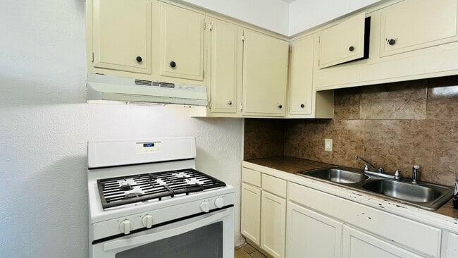 Photo - 8200 Copper Ave NE