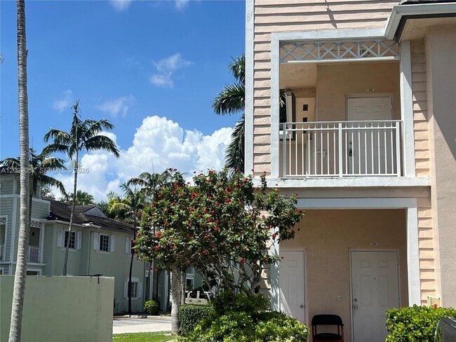 372 NE 26th Pl Unit 201