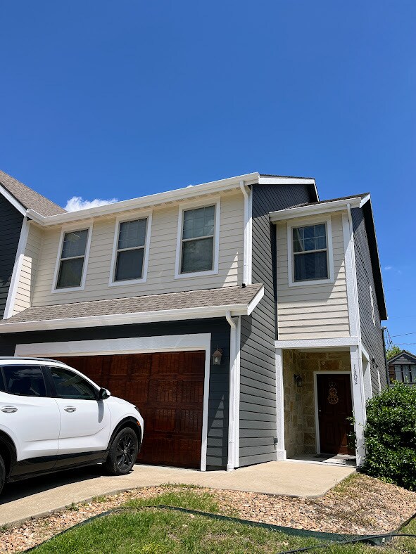 Photo - 1302 Valley Ln Townhome