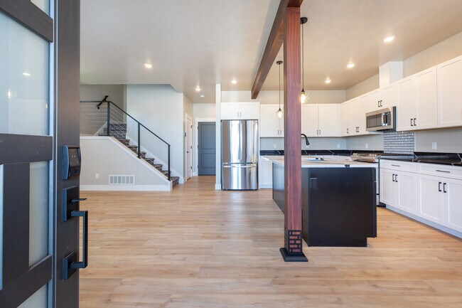 Photo - 5377 Remington Dr