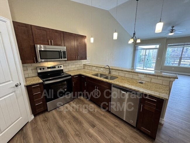 Photo - 730 Thimbleberry Point