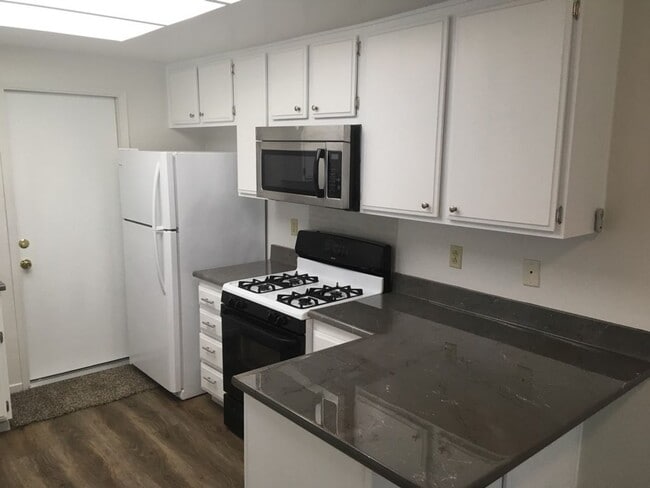 Photo - 44727 La Paz Rd