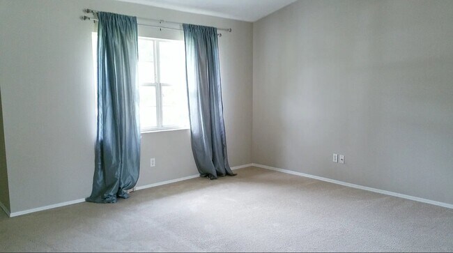 Photo - 415 48th St W