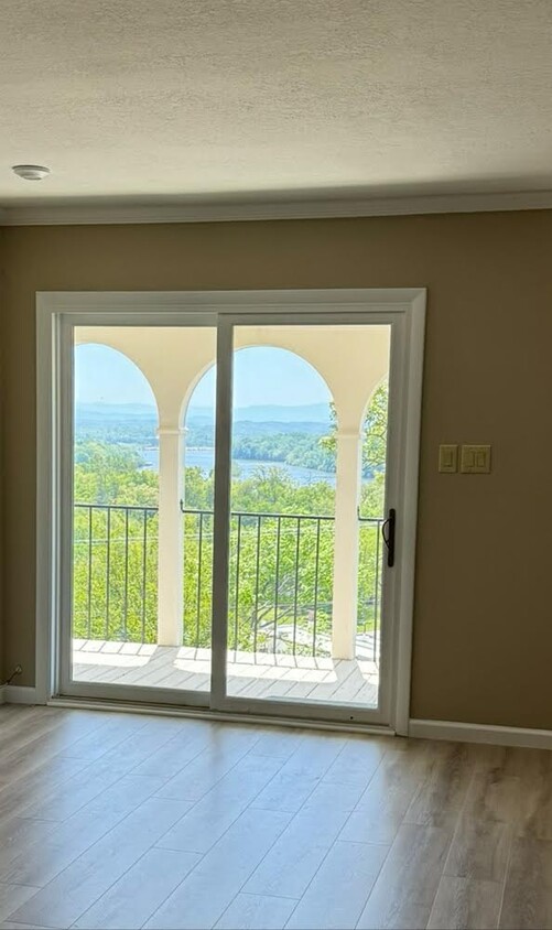 Photo - 5709 Lyons View Pike (Knoxville, TN)