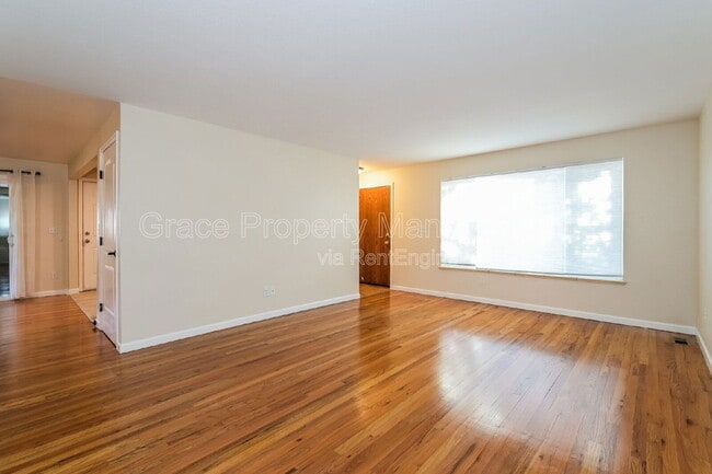 Photo - 3183 Vaughn St