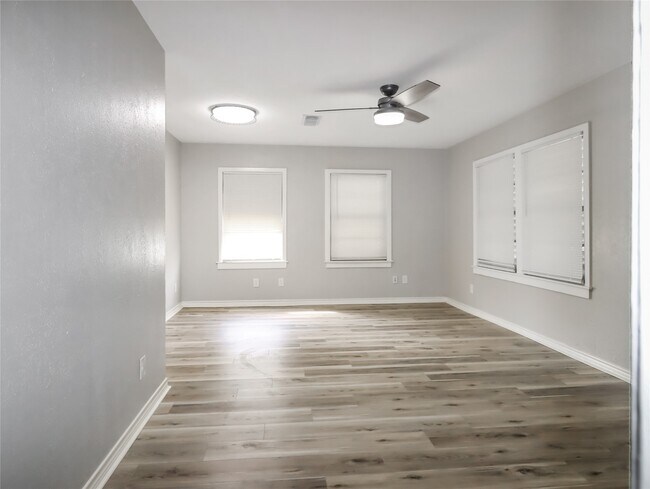 Photo - 6705 Speaker St