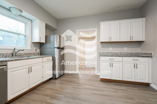 Photo - 140 Studebaker St