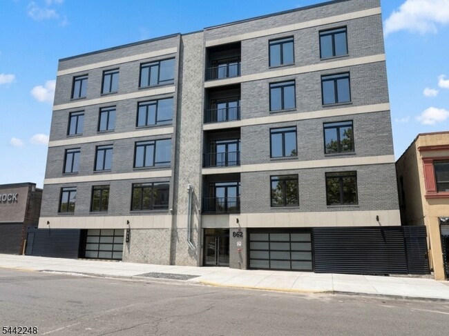 Building Photo - 862 Broadway Unit 505