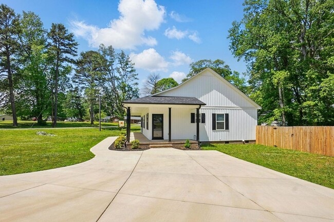 Photo - Mount Holly 3 Bedroom Ranch w/ Fenced in Back Yard
