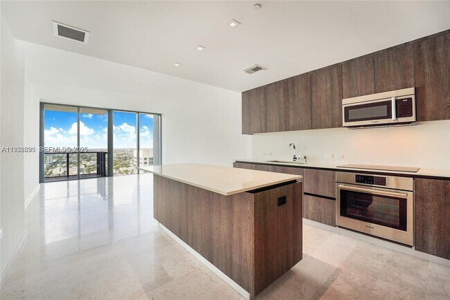 Photo - 88 SW 7th St Unidad 2708