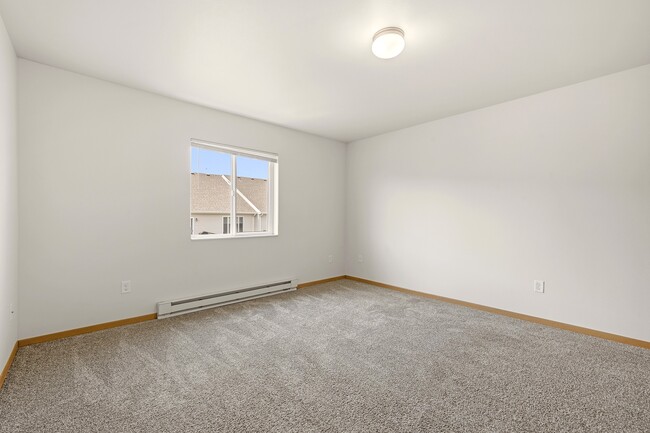 Step into the bright and airy interiors of Paramount at the Bluffs Apartments. This spacious room offers ample natural light and a cozy ambiance, perfect for your personal touch. Secure your ideal home today and schedule a tour!