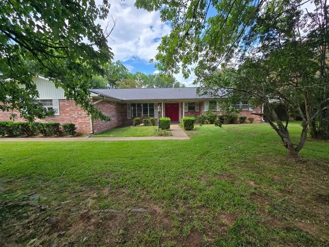 Photo - $500 Off 1st Month Special