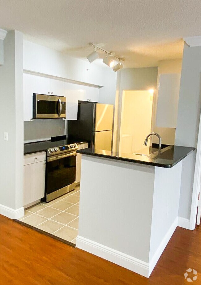 Building Photo - 1919 Van Buren St Unit 601A Rental