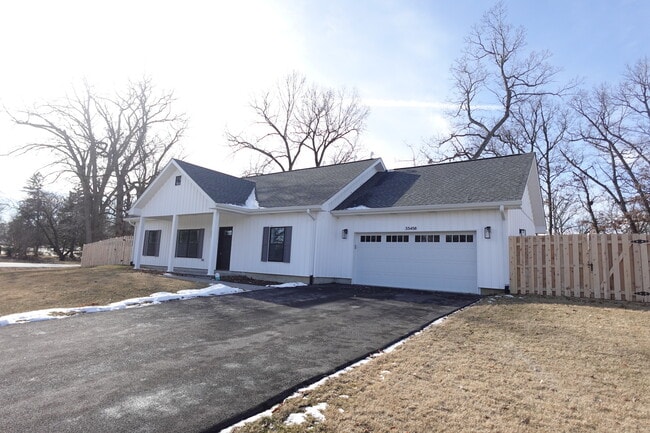Building Photo - 33458 N Evergreen Dr