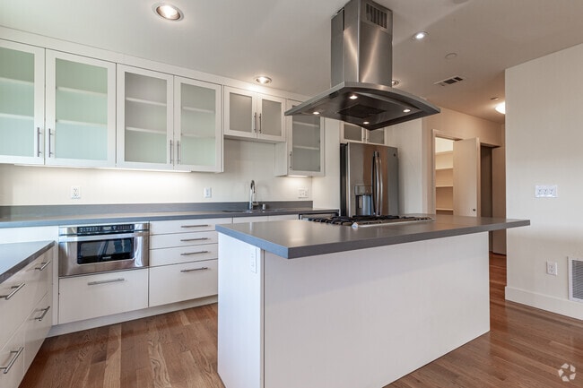 4HAB, 3,5BA - 2200SF - 420 Cornell Ave