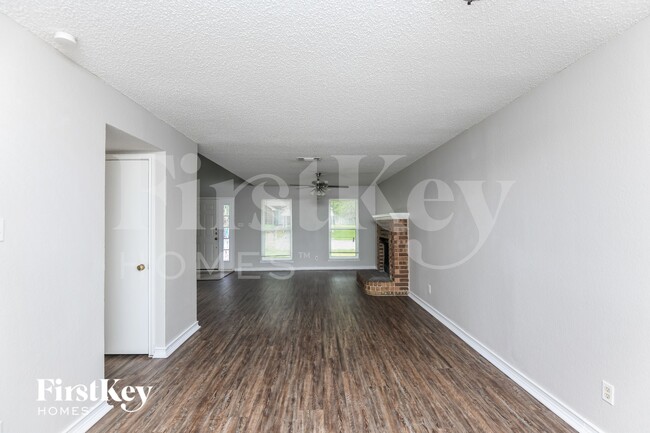 Photo - 809 Parkwest Blvd