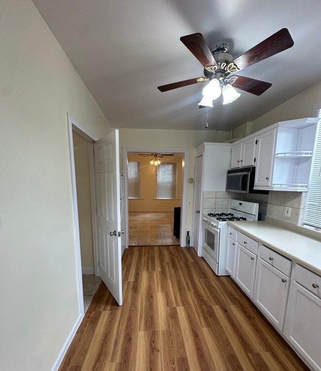 Photo - 2014 S Ashland Ave Unidad 1floor rear