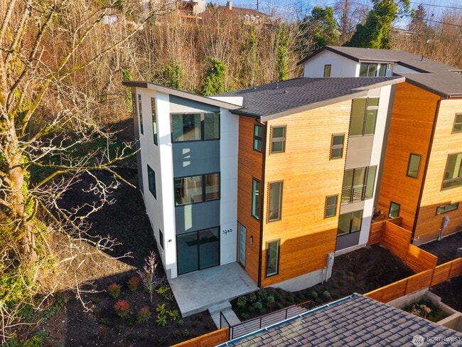Corner House - 5246 23rd Ave SW