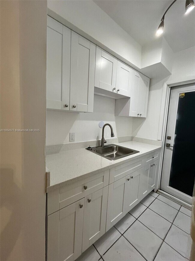 Photo - 7155 Rue Notre Dame Unit 4
